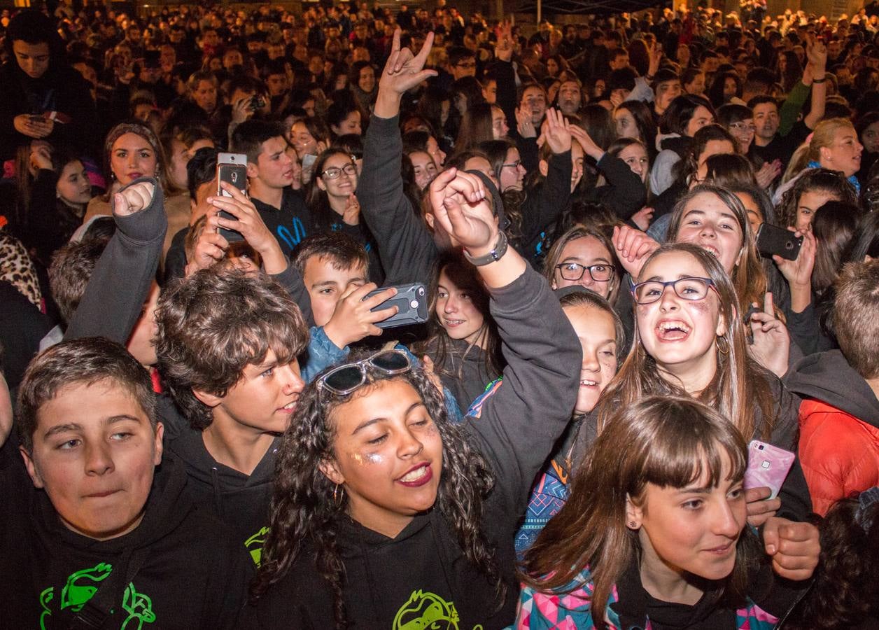 Efecto pasillo ofreció un concierto en la medianoche del sábado, en la plaza de España de Santo Domingo de la Calzada