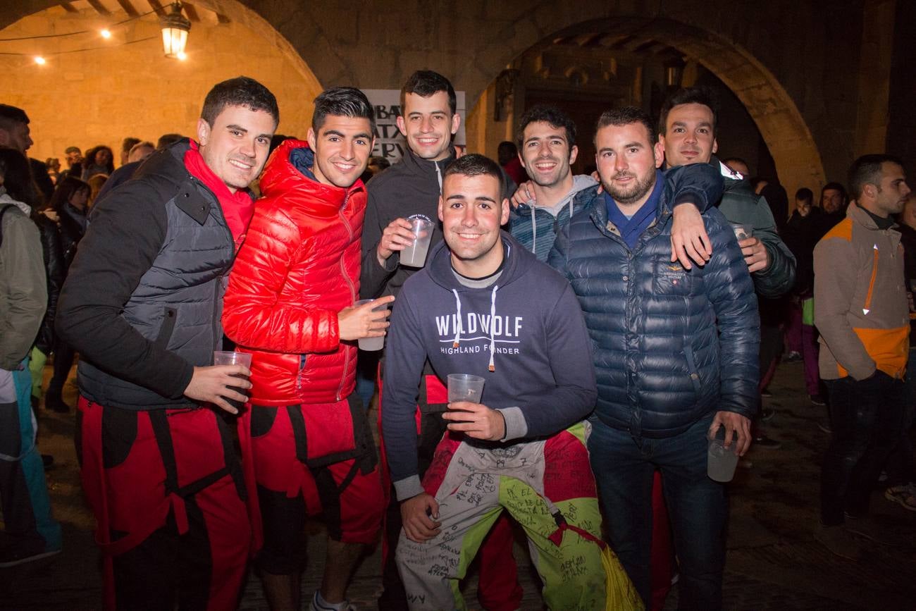 Efecto pasillo ofreció un concierto en la medianoche del sábado, en la plaza de España de Santo Domingo de la Calzada