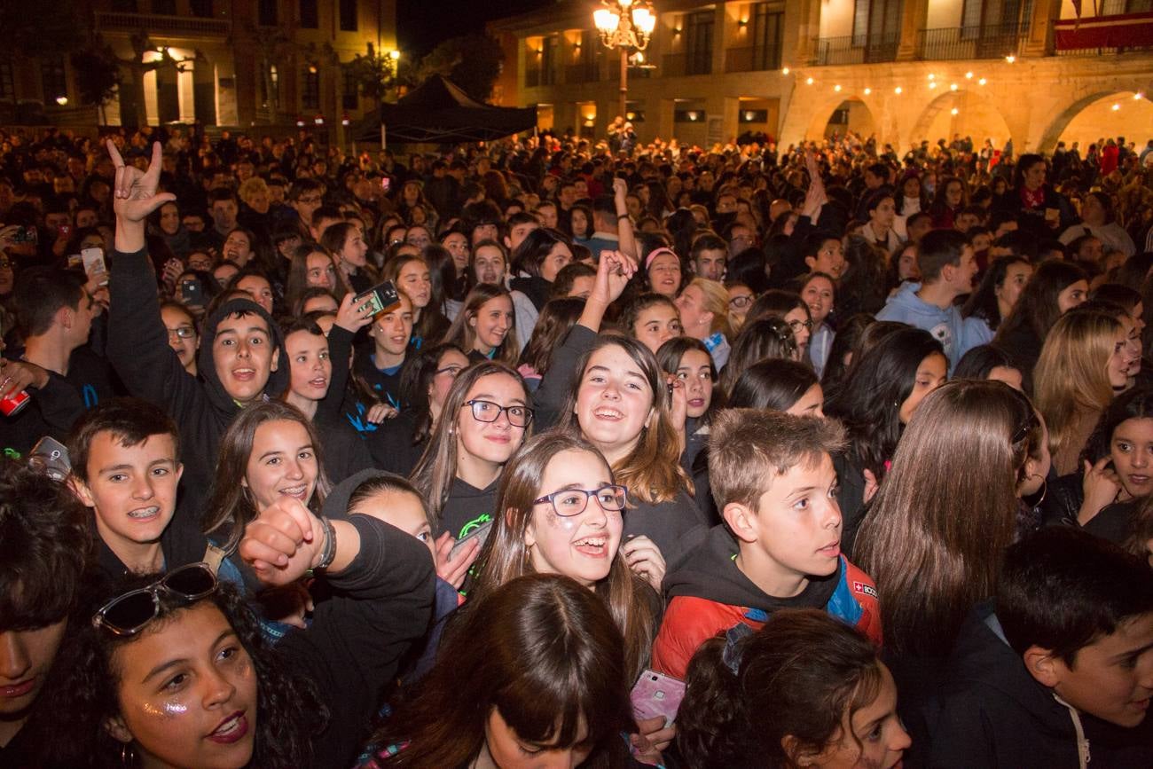 Efecto pasillo ofreció un concierto en la medianoche del sábado, en la plaza de España de Santo Domingo de la Calzada