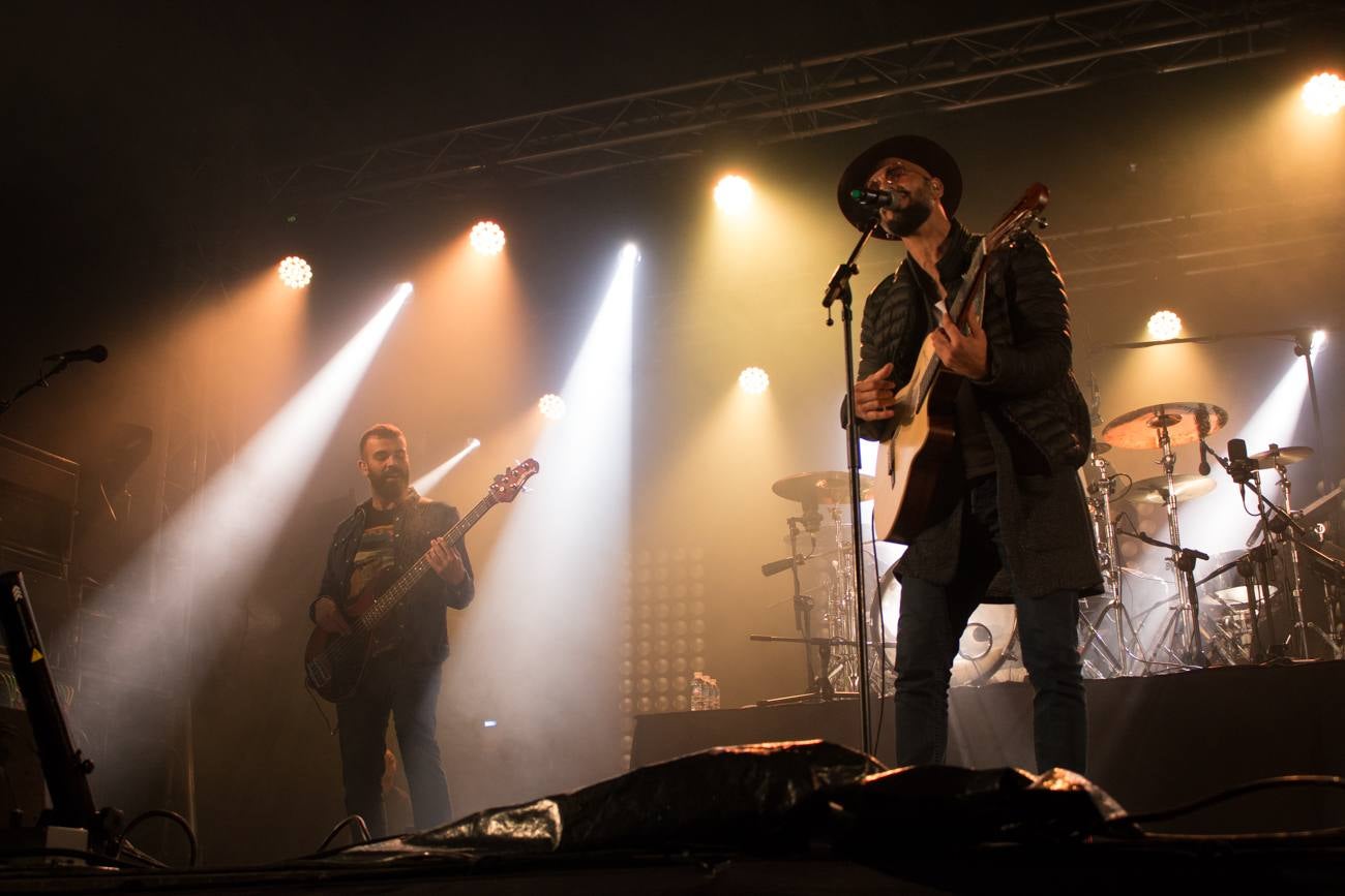 Efecto pasillo ofreció un concierto en la medianoche del sábado, en la plaza de España de Santo Domingo de la Calzada