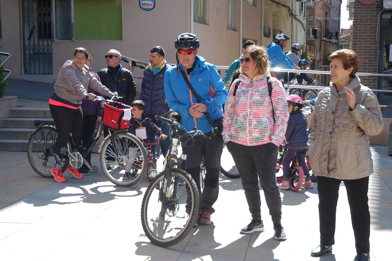 Este domingo se ha celebrado el Día de la bici de Quel en el que han participado 100 ciclistas