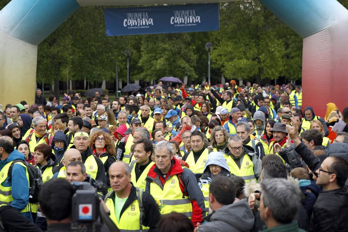 Seiscientas personas han cubierto esta noche los 63 kilómetros de Valvanera Camina.