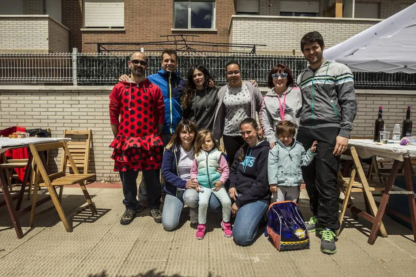 El barrio logroñés ha vivido dos jornadas de fiestas que han servido para estrenar el nuevo local de la asociación vecinal. El concurso de calderetas fue muy participativo.