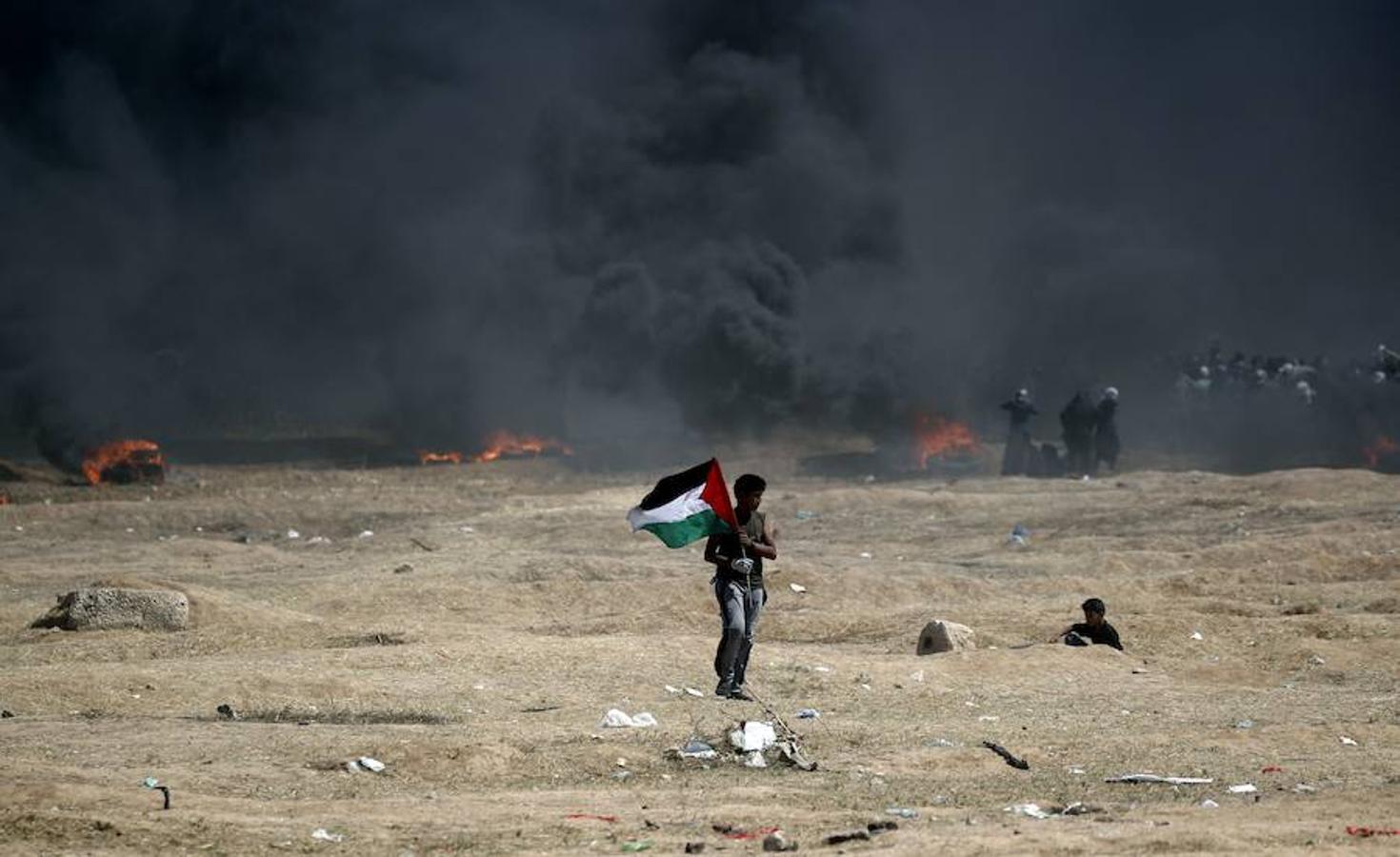 La reacción armada del Gobierno israelí a las protestas de palestinos en Gaza, por el traslado de la embajada de EE UU a Jerusalén, desata un auténtico baño de sangre