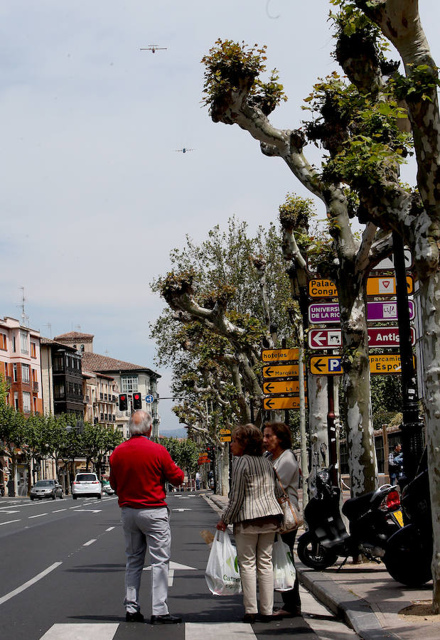 Otra pasada por encima de Logroño. Más bien unas cuantas con aviones de todos los tipos que siguen tomándole la medida a la ciudad. Normal que pasen tantas veces, porque a esa velocidad la capital riojana se desvanece en un pestañeo.