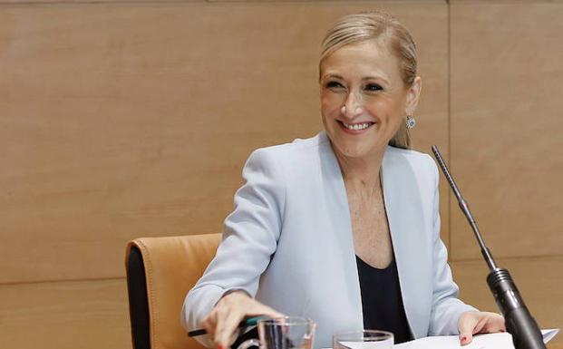 Fotografía facilitada por la Comunidad de Madrid, Cristina Cifuentes, durante la rueda de prensa ofrecida tras la reunión del consejo semanal de Gobierno. 