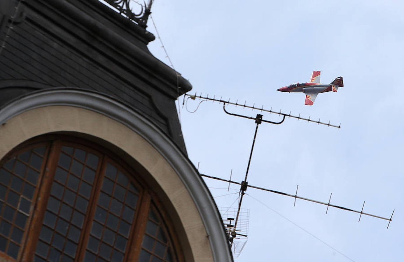 Otra pasada por encima de Logroño. Más bien unas cuantas con aviones de todos los tipos que siguen tomándole la medida a la ciudad. Normal que pasen tantas veces, porque a esa velocidad la capital riojana se desvanece en un pestañeo.