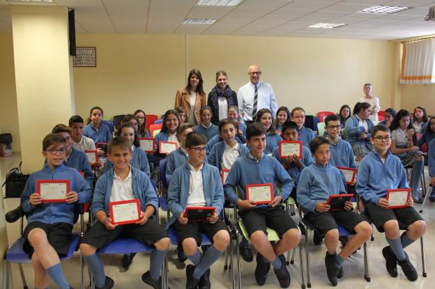 Los alumnos de sexto de Primaria del Sagrado Corazón han merecido el premio al mejor logo. :: E.P.