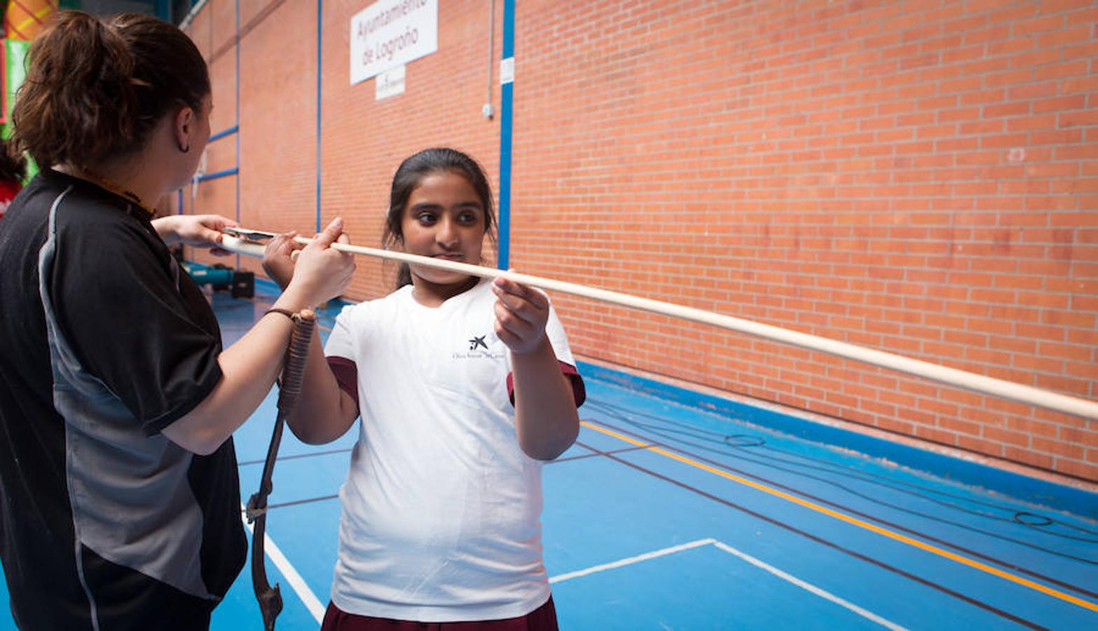 Una veintena de voluntarios de La Caixa han preparado una jornada lúdica para 90 niños y niñas en situación de vulnerabilidad, procedentes de CaixaProinfancia de la entidades Cáritas-Chavicar, YMCA, APIR, Rioja Acoge, Asprem-Asprodema, Alojamiento Alternativo y Rioja Sin Barreras.