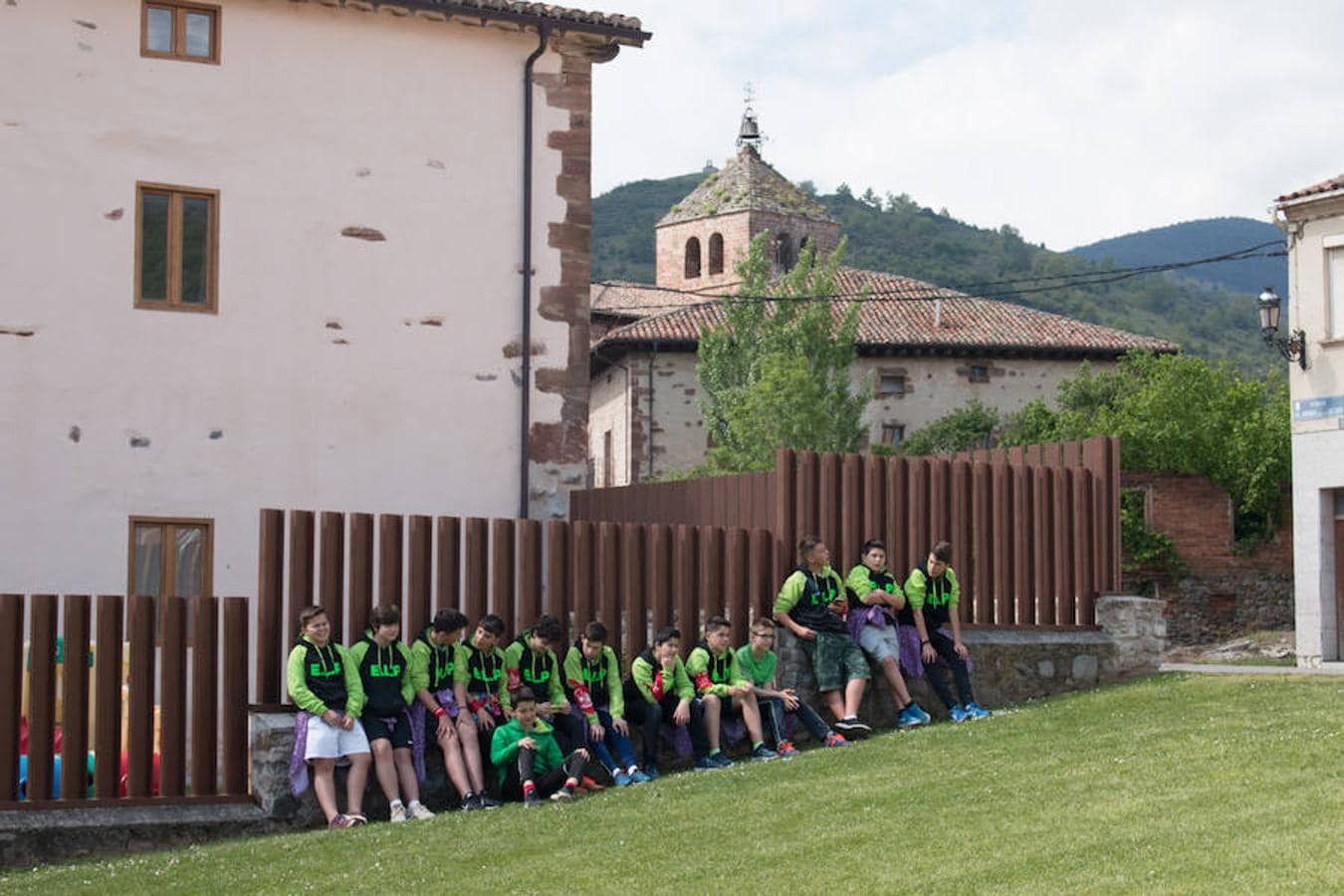 Inicio de las fiestas de Santa Bárbara, en Ezcaray, que se prolongarán hasta el próximo martes y que tendrán en las tradicionales 'vueltas', todos los días, su acto principal.