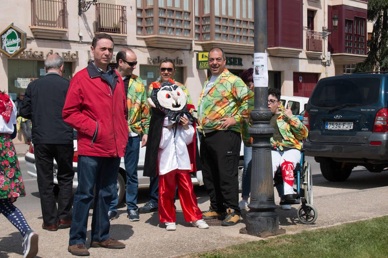 Inicio de las fiestas de Santa Bárbara, en Ezcaray, que se prolongarán hasta el próximo martes y que tendrán en las tradicionales 'vueltas', todos los días, su acto principal.