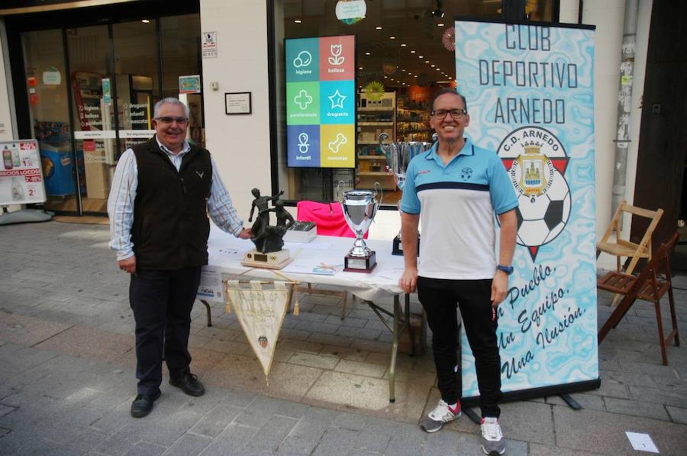 Arnedo ha celebrado esta mañana la II feria de asociaciones en la Puerta Munillo de Arnedo con la asistencia de 30 puestos.