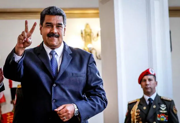 Nicolás Maduro sonriendo a la prensa en el palacio presidencial de Caracas. :: carlos jasso / reuters
