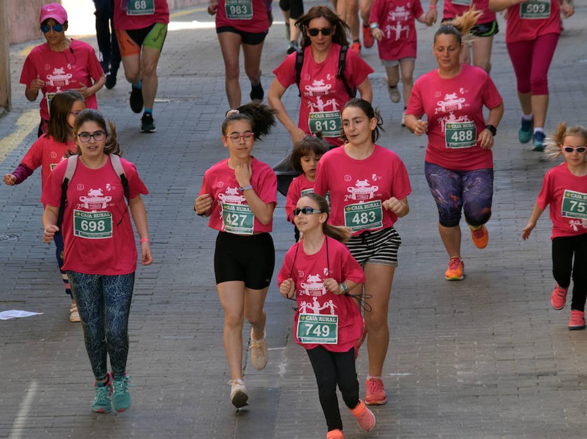 Lardero ha albergado una nueva edición de la Carrera de la Mujer en la que ha participado más de un millar de personas. La prueba, en favor de la Asociación Española Contra el Cáncer, habilita los donativos para la investigación médica contra la enfermedad.