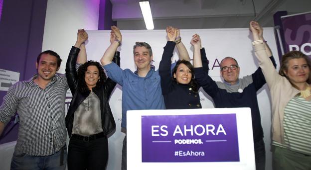 Francisco Javier Garrido y los diputados regionales Sainz, Cantabrana, Rodríguez y Calvo, en la noche electoral de mayo del 2015. :: j.r.