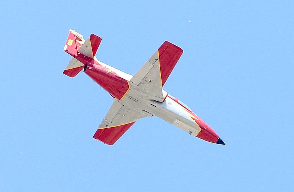 Los aviones de las Fuerzas Armadas vuelven a surcar el cielo logroñés. Están preparándose para el Desfile del Día de las Fuerzas Amaradas.