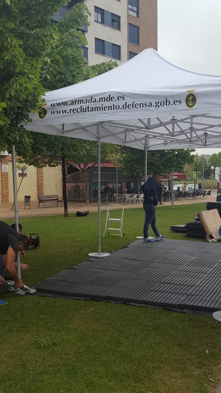 La plaza Picos de Urbión se prepara para el Día de las Fuerzas Armadas