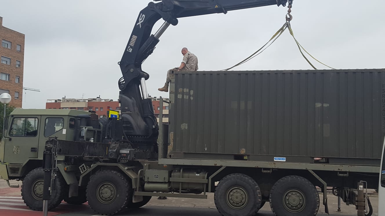 La plaza Picos de Urbión se prepara para el Día de las Fuerzas Armadas