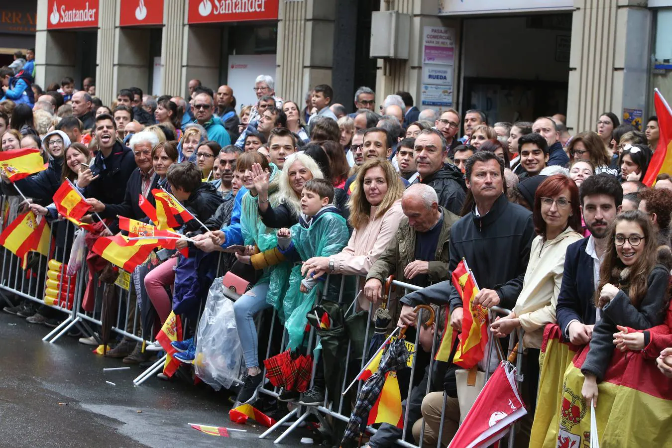 Los logroñeses se agolparon en las calles desde primera hora de la mañana