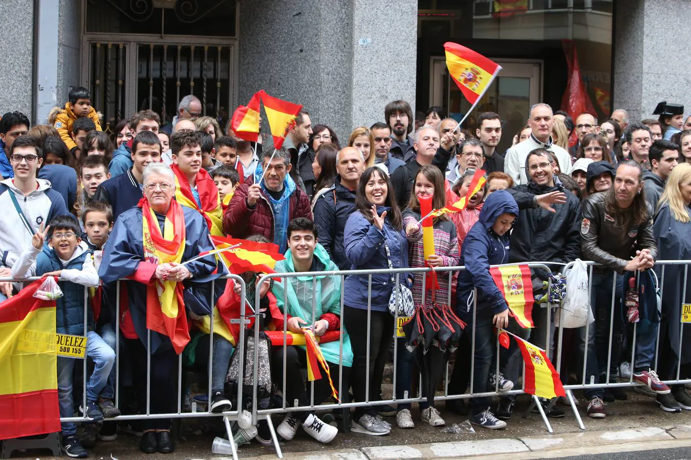 Los logroñeses se agolparon en las calles desde primera hora de la mañana