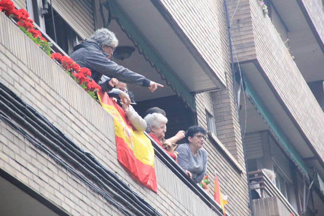 Tan contentos en Logroño con el desfile de las Fuerzas Armadas como contentos tienen que estar a la inversa por la magnífica respuesta del público. La respuesta no pudo ser más contundente porque las calles se abarrotaron desde primera hora.