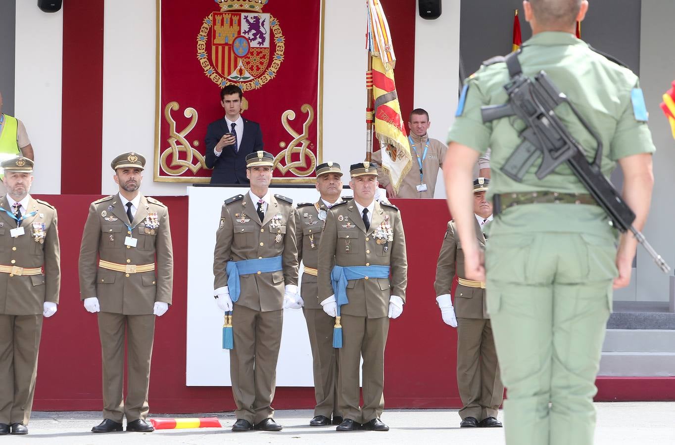 Los Reyes de España presidieron en Logroño el Desfile del Día de las Fuezas Armadas, en el que participaron hasta 2.678 militares.