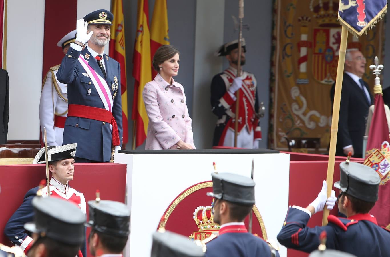 Los Reyes de España presidieron en Logroño el Desfile del Día de las Fuezas Armadas, en el que participaron hasta 2.678 militares.