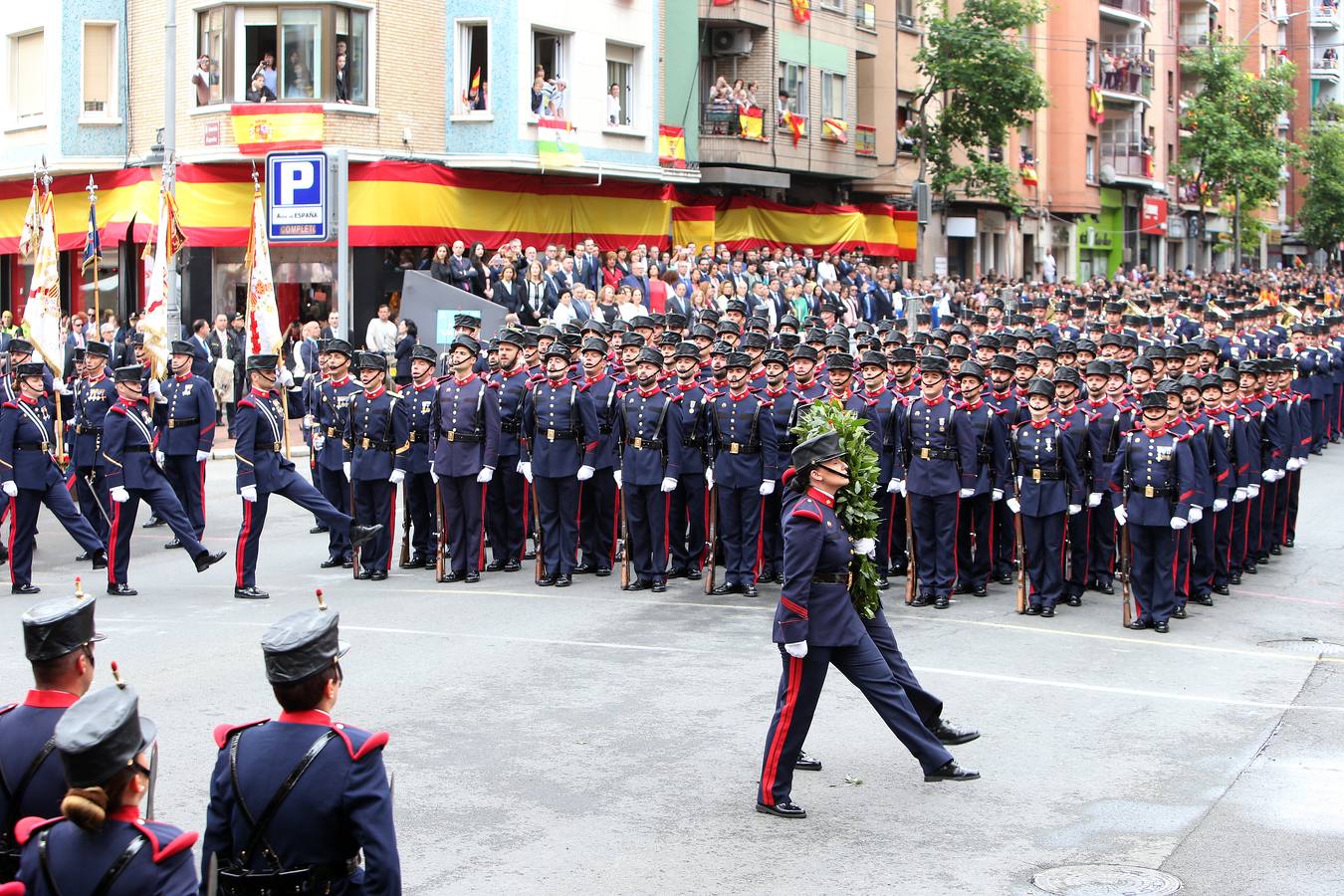 Los Reyes de España presidieron en Logroño el Desfile del Día de las Fuezas Armadas, en el que participaron hasta 2.678 militares.