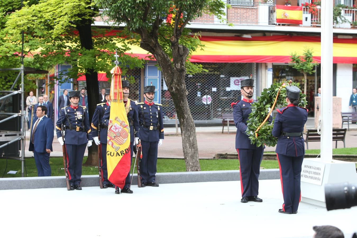 Los Reyes de España presidieron en Logroño el Desfile del Día de las Fuezas Armadas, en el que participaron hasta 2.678 militares.