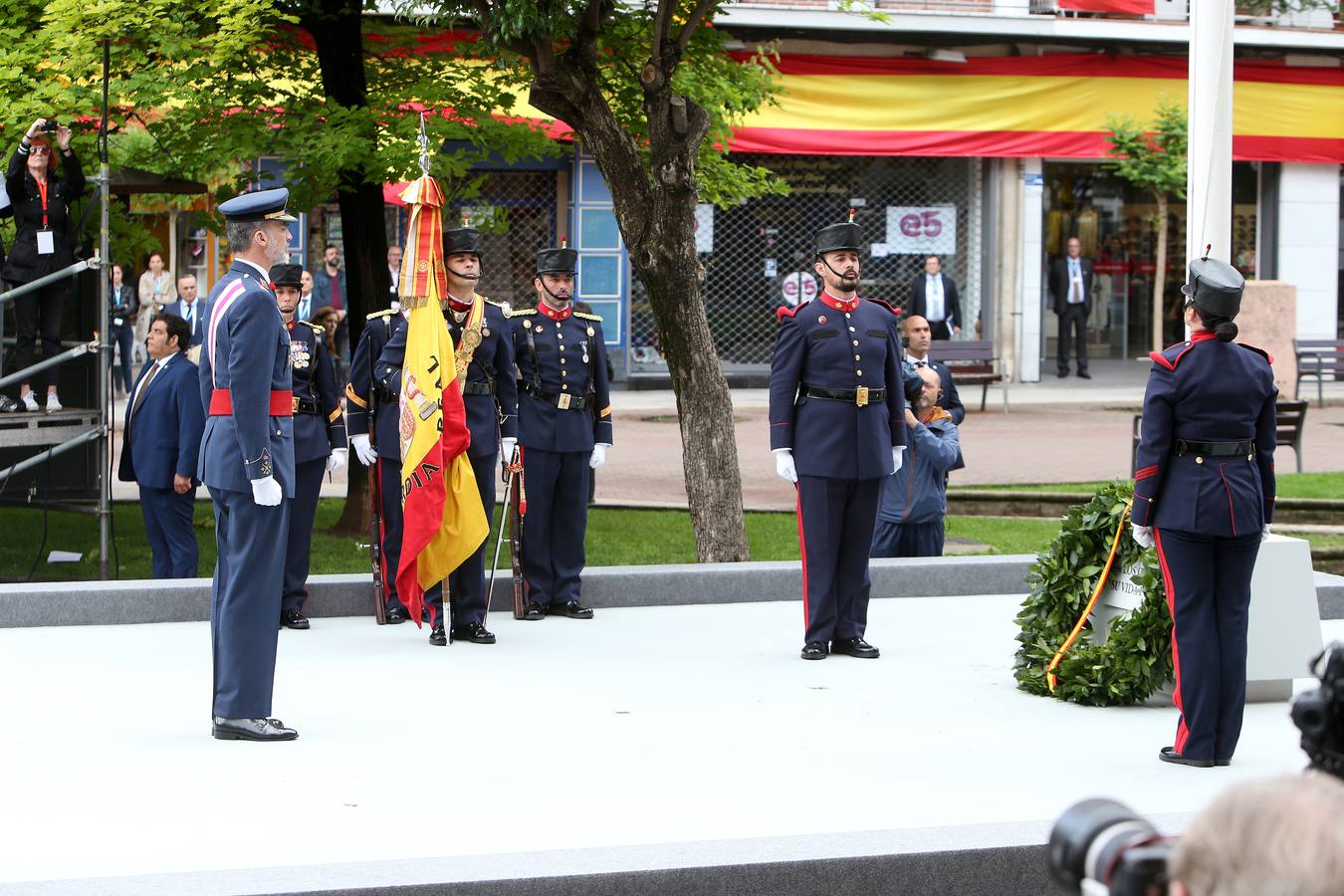 Los Reyes de España presidieron en Logroño el Desfile del Día de las Fuezas Armadas, en el que participaron hasta 2.678 militares.