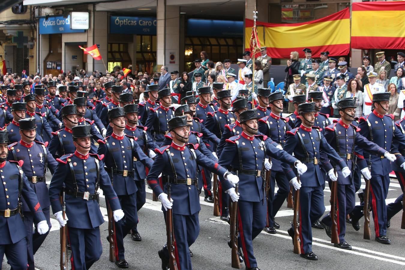 Los Reyes de España presidieron en Logroño el Desfile del Día de las Fuezas Armadas, en el que participaron hasta 2.678 militares.