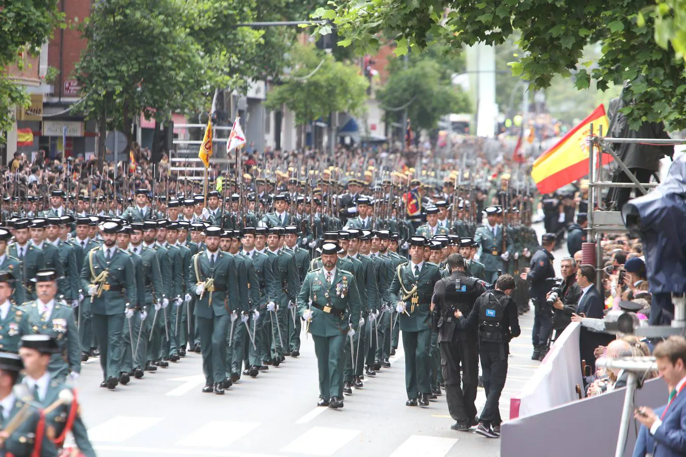 Los Reyes de España presidieron en Logroño el Desfile del Día de las Fuezas Armadas, en el que participaron hasta 2.678 militares.