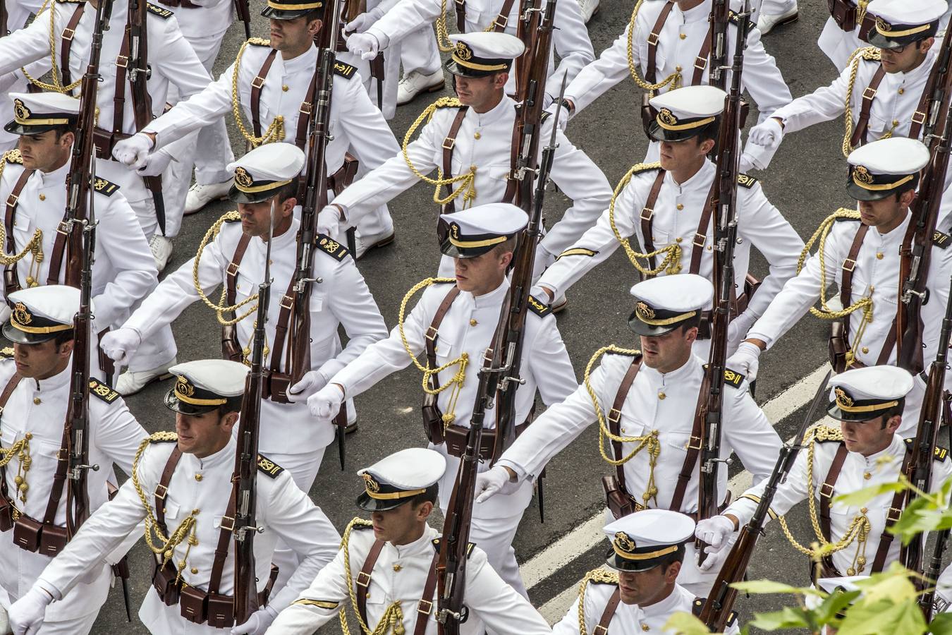 Los Reyes de España presidieron en Logroño el Desfile del Día de las Fuezas Armadas, que reunió a miles de asistentes.