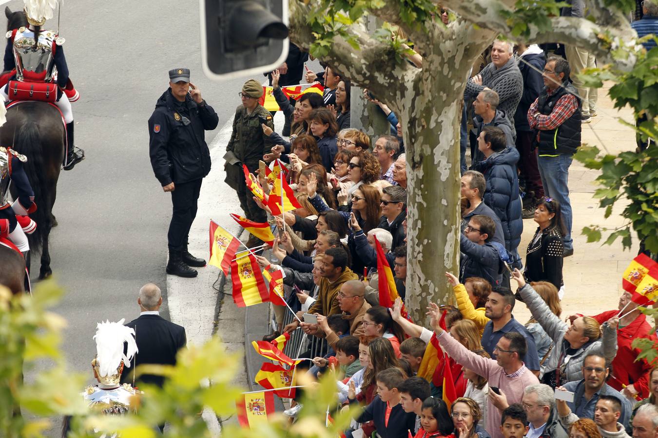 Los Reyes de España presidieron en Logroño el Desfile del Día de las Fuezas Armadas, que reunió a miles de asistentes.