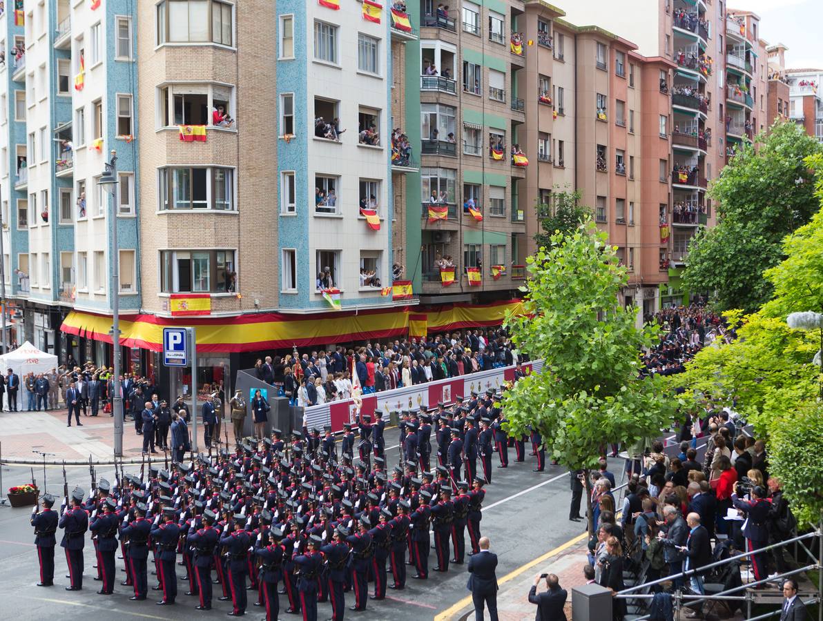 Emocionante Desfile del Día de las Fuerzas Armadas, que concgregó en Logroño a miles de personas.