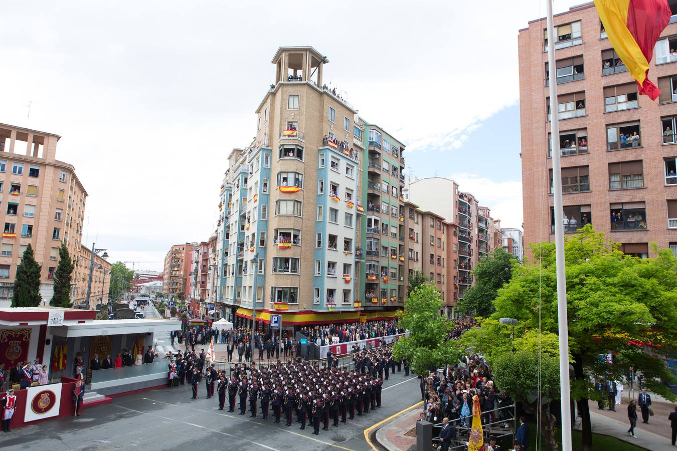 Emocionante Desfile del Día de las Fuerzas Armadas, que concgregó en Logroño a miles de personas.