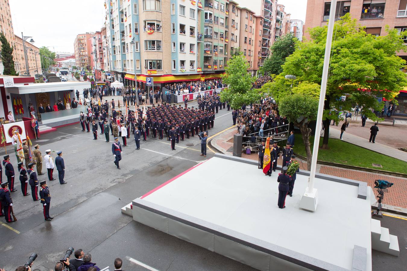 Emocionante Desfile del Día de las Fuerzas Armadas, que concgregó en Logroño a miles de personas.