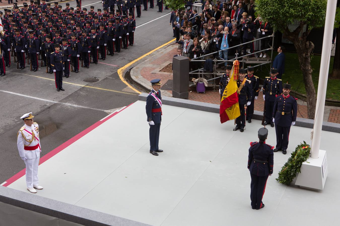 Emocionante Desfile del Día de las Fuerzas Armadas, que concgregó en Logroño a miles de personas.