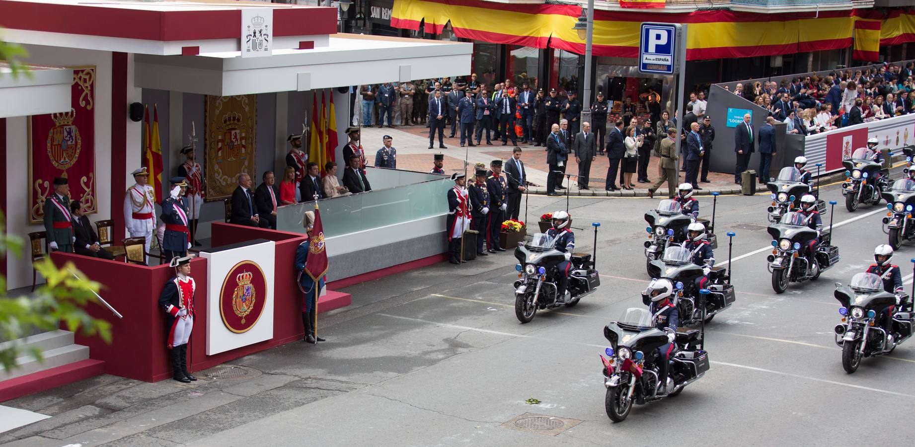 Emocionante Desfile del Día de las Fuerzas Armadas, que concgregó en Logroño a miles de personas.