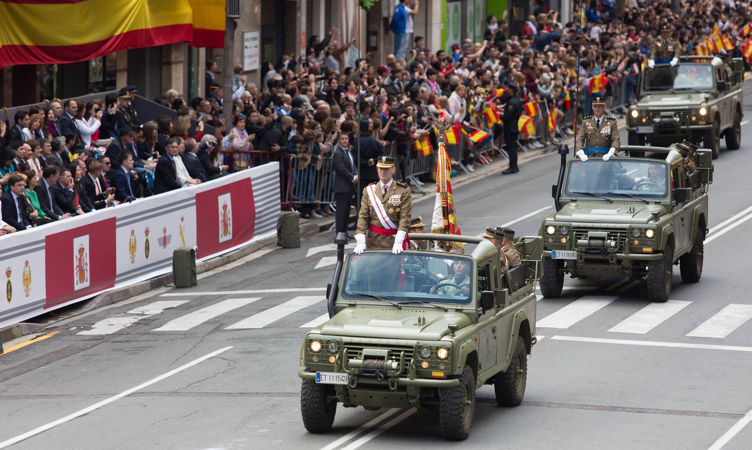 Emocionante Desfile del Día de las Fuerzas Armadas, que concgregó en Logroño a miles de personas.