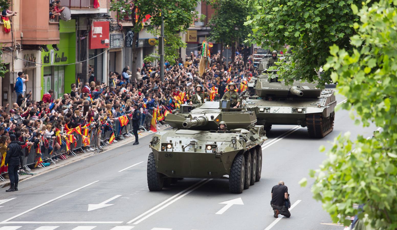 Emocionante Desfile del Día de las Fuerzas Armadas, que concgregó en Logroño a miles de personas.