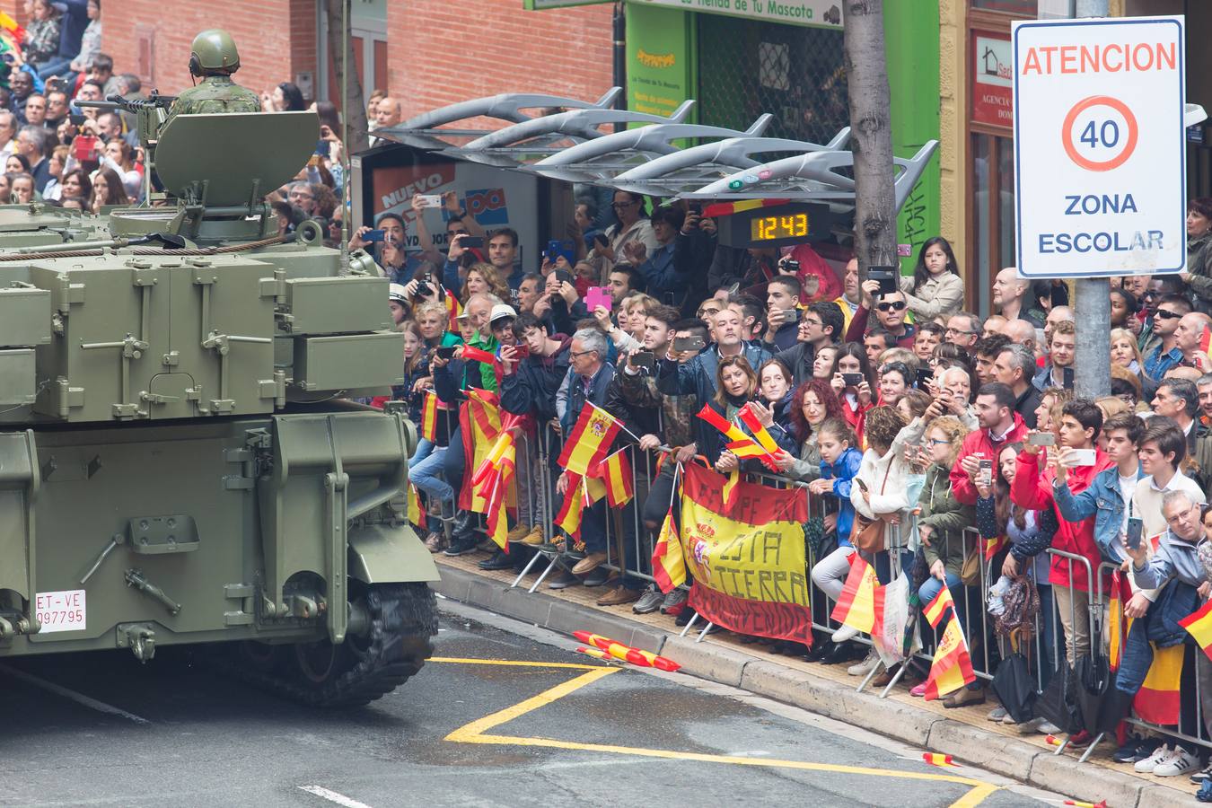 Emocionante Desfile del Día de las Fuerzas Armadas, que concgregó en Logroño a miles de personas.