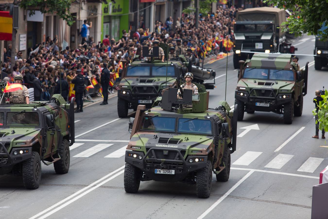 Emocionante Desfile del Día de las Fuerzas Armadas, que concgregó en Logroño a miles de personas.