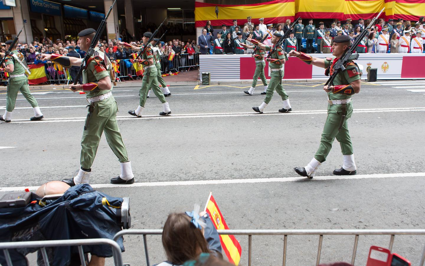 Emocionante Desfile del Día de las Fuerzas Armadas, que concgregó en Logroño a miles de personas.