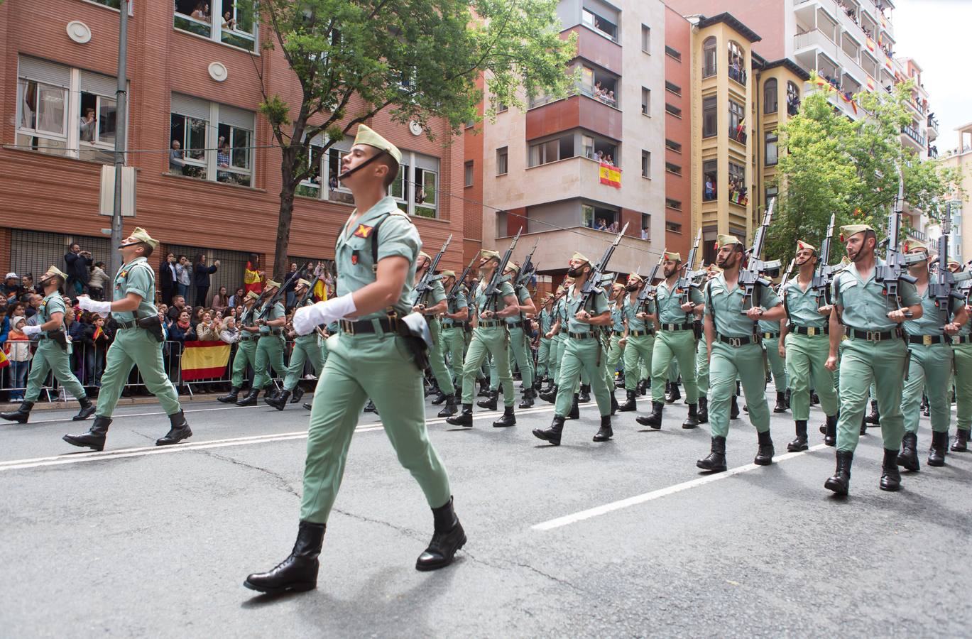 Emocionante Desfile del Día de las Fuerzas Armadas, que concgregó en Logroño a miles de personas.