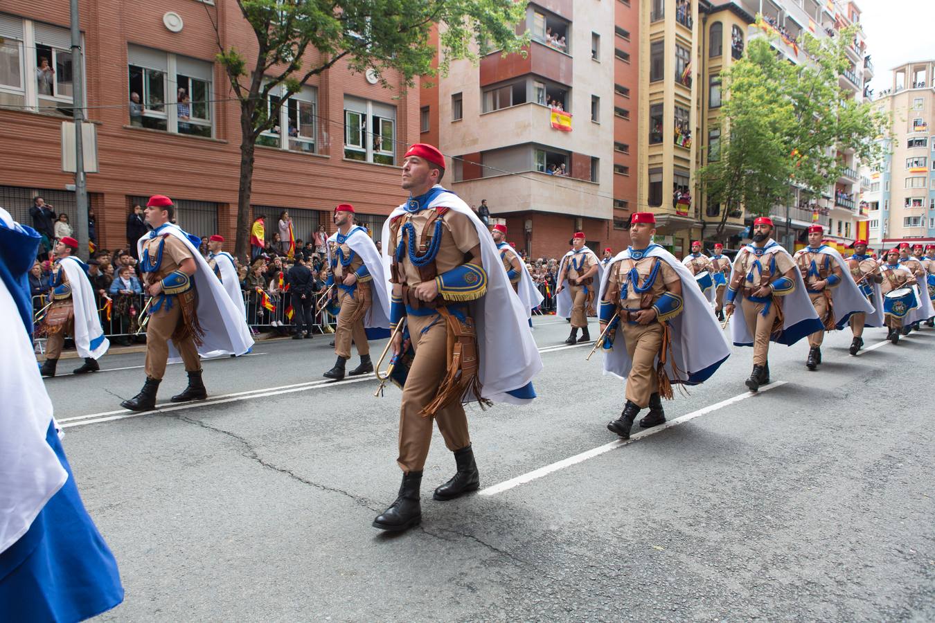 Emocionante Desfile del Día de las Fuerzas Armadas, que concgregó en Logroño a miles de personas.