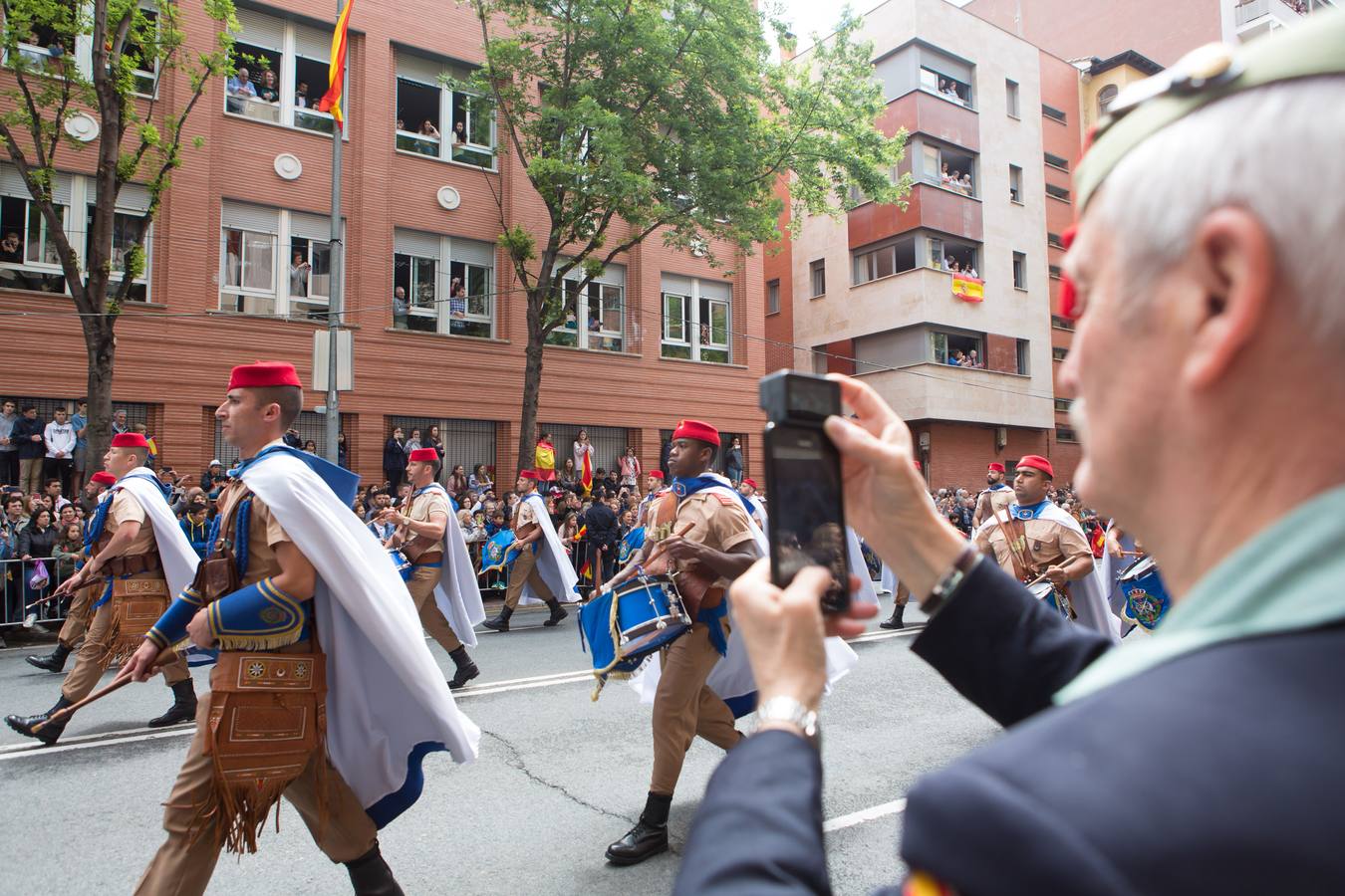 Emocionante Desfile del Día de las Fuerzas Armadas, que concgregó en Logroño a miles de personas.