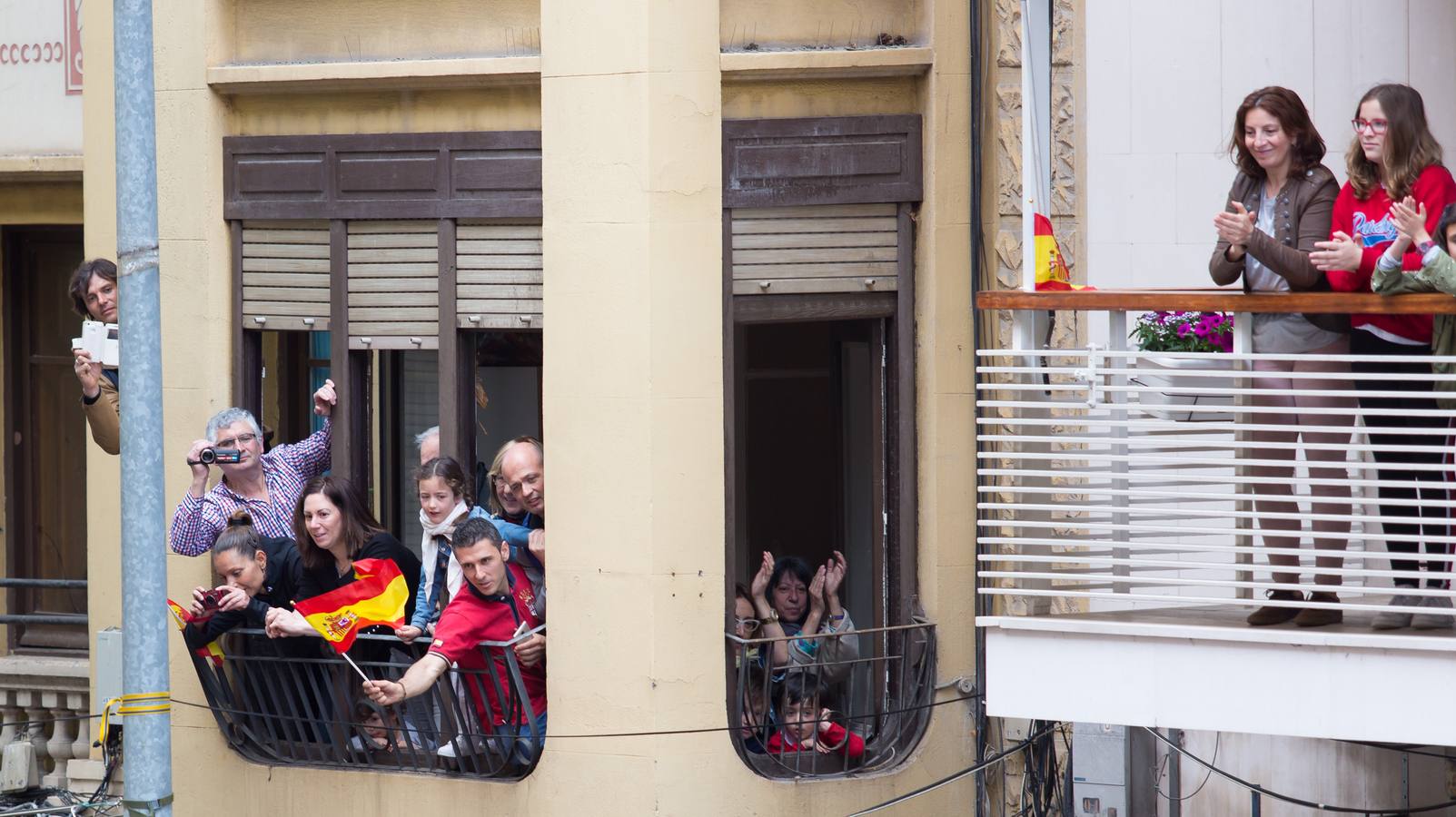 Los logroñeses se agolpan en las calles