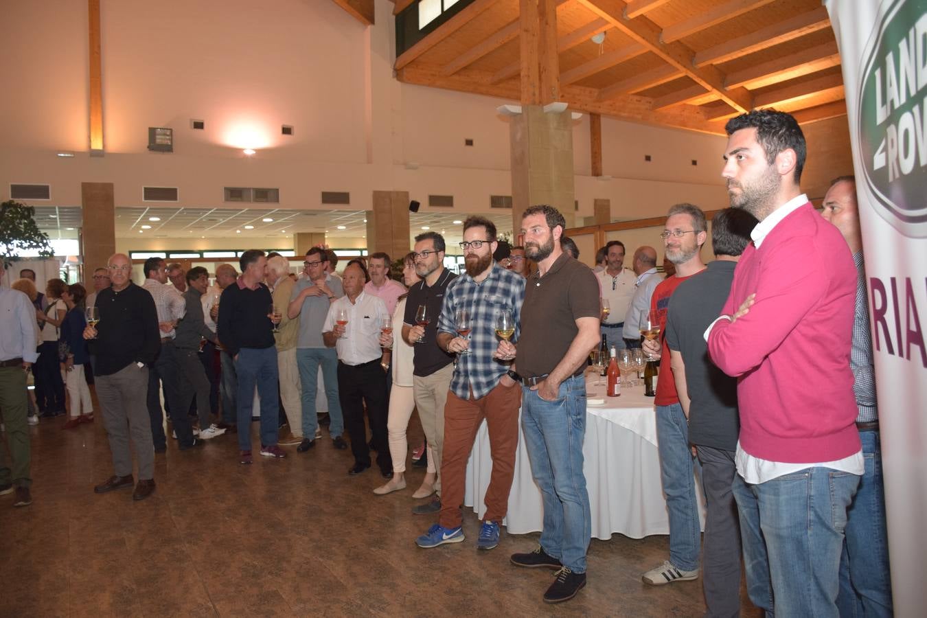 Los jugadores disfrutaron de una cata de vinos de Bodegas Monte Real, del Grupo La Navarra.