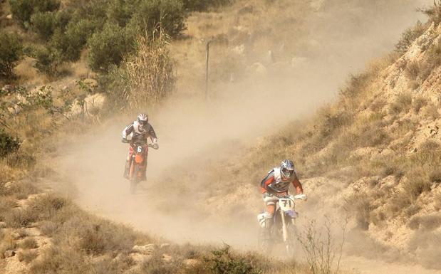Intensifican los controles del tránsito ilegal de motos en los montes riojanos